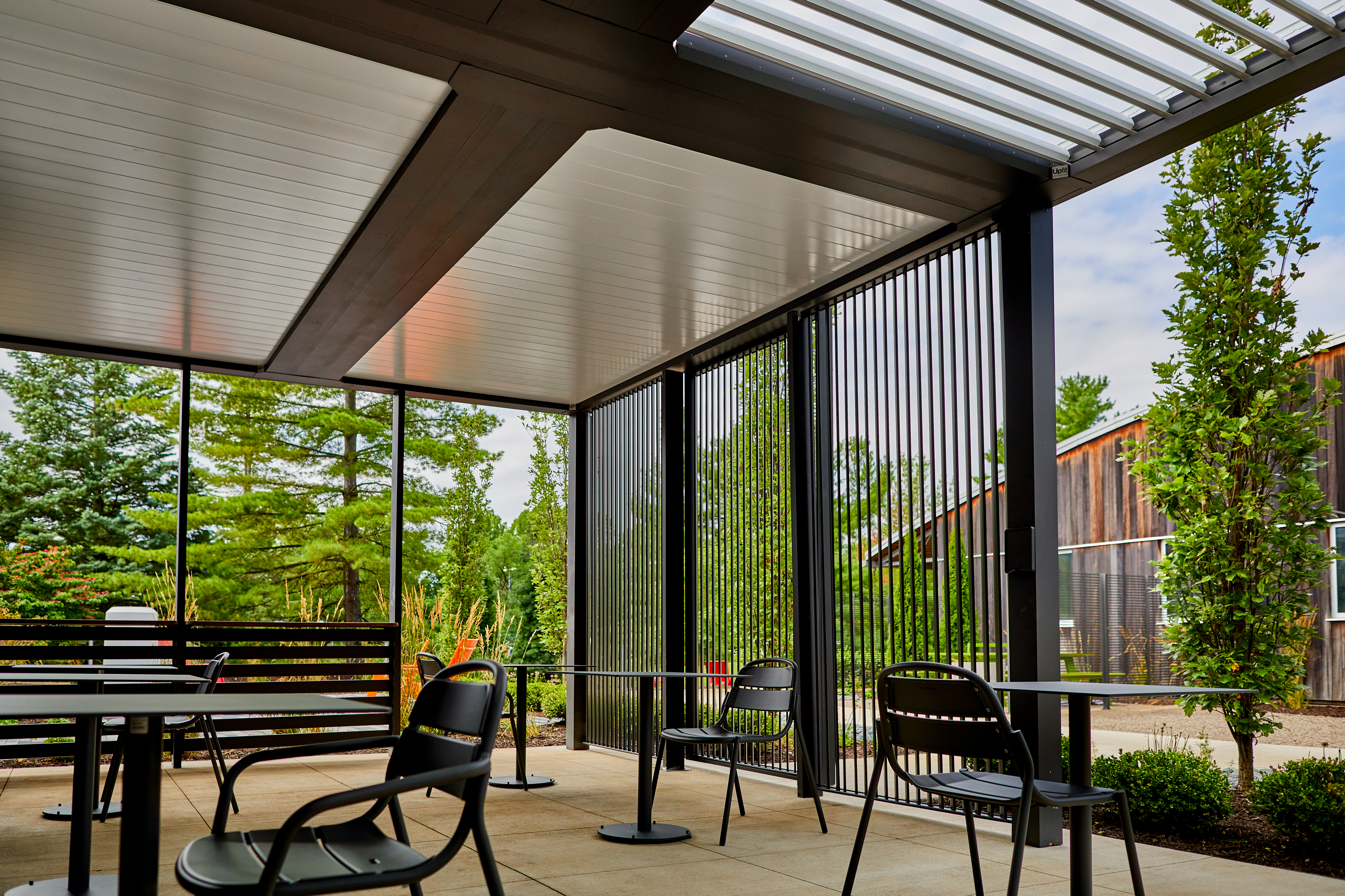 KEM-STUDIO_Landscape-Forms_Upfit_2020_02