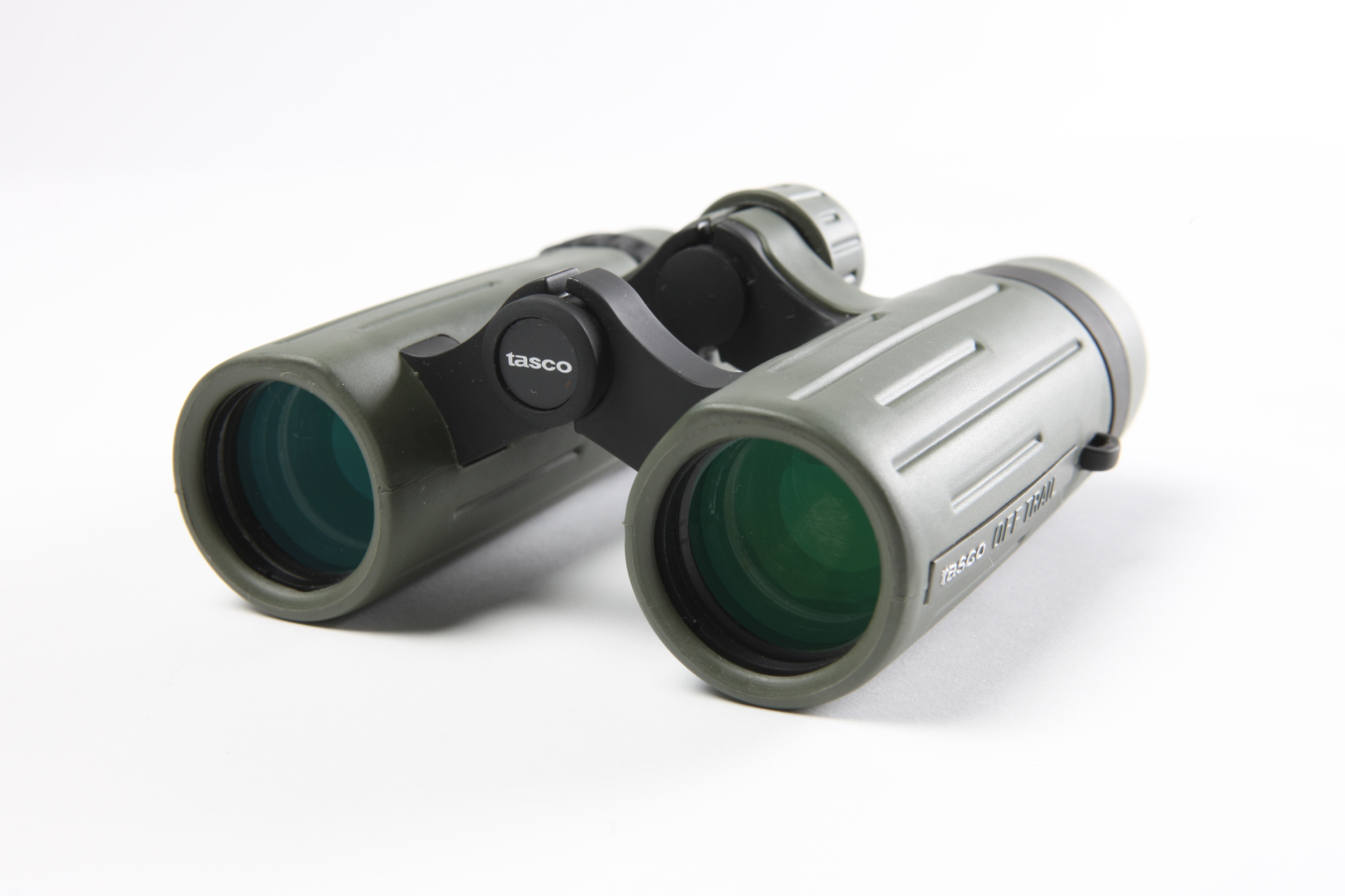 KEM-STUDIO_Tasco_Off-Trail-Binoculars